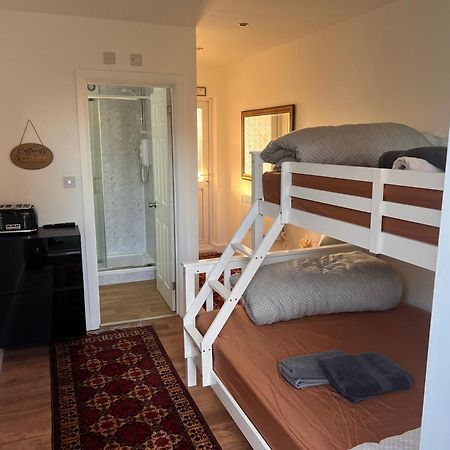 1 Bedroom & Bathroom Dorney Ngoại thất bức ảnh