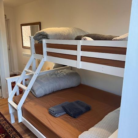 1 Bedroom & Bathroom Dorney Ngoại thất bức ảnh
