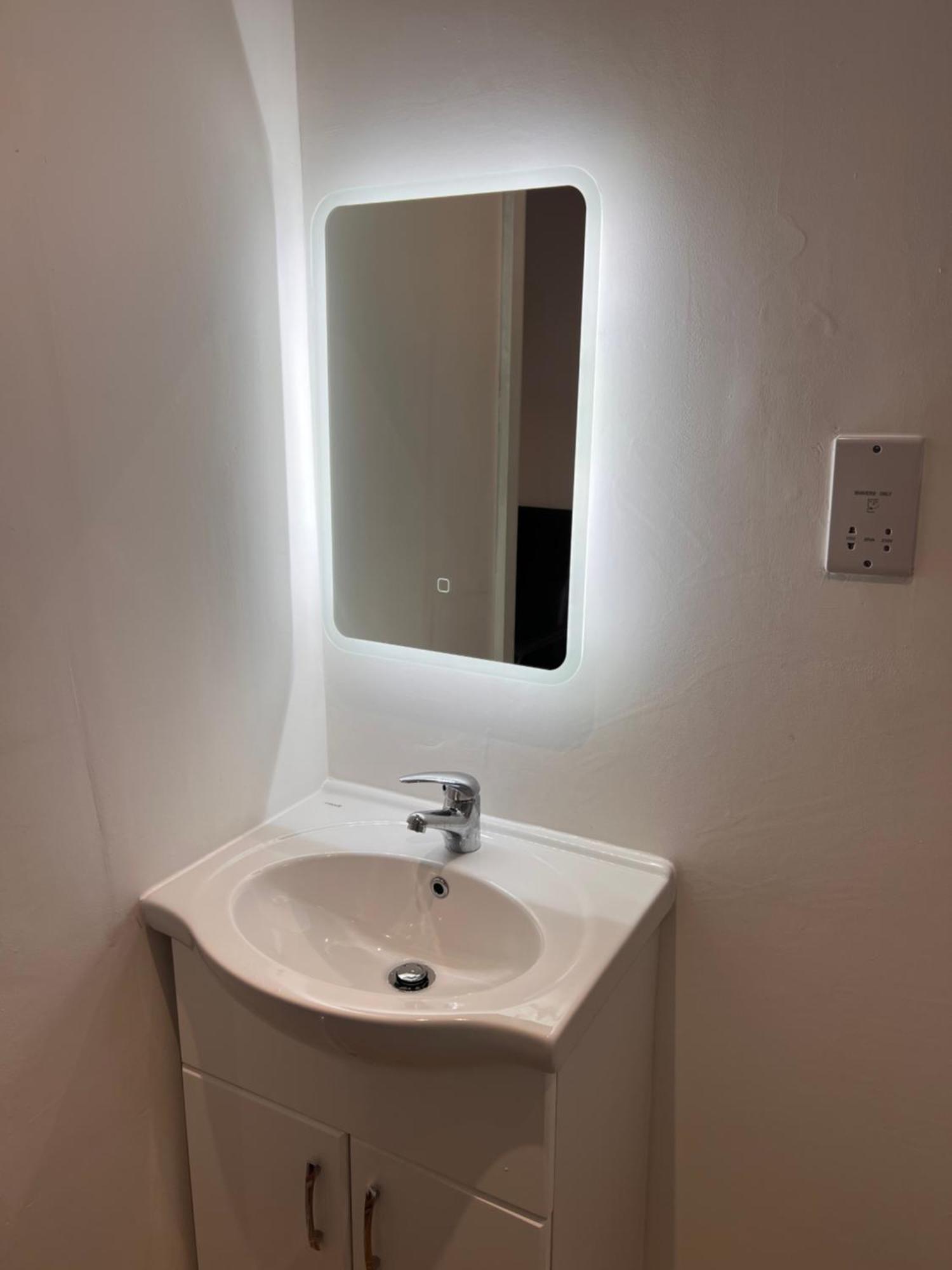 1 Bedroom & Bathroom Dorney Ngoại thất bức ảnh