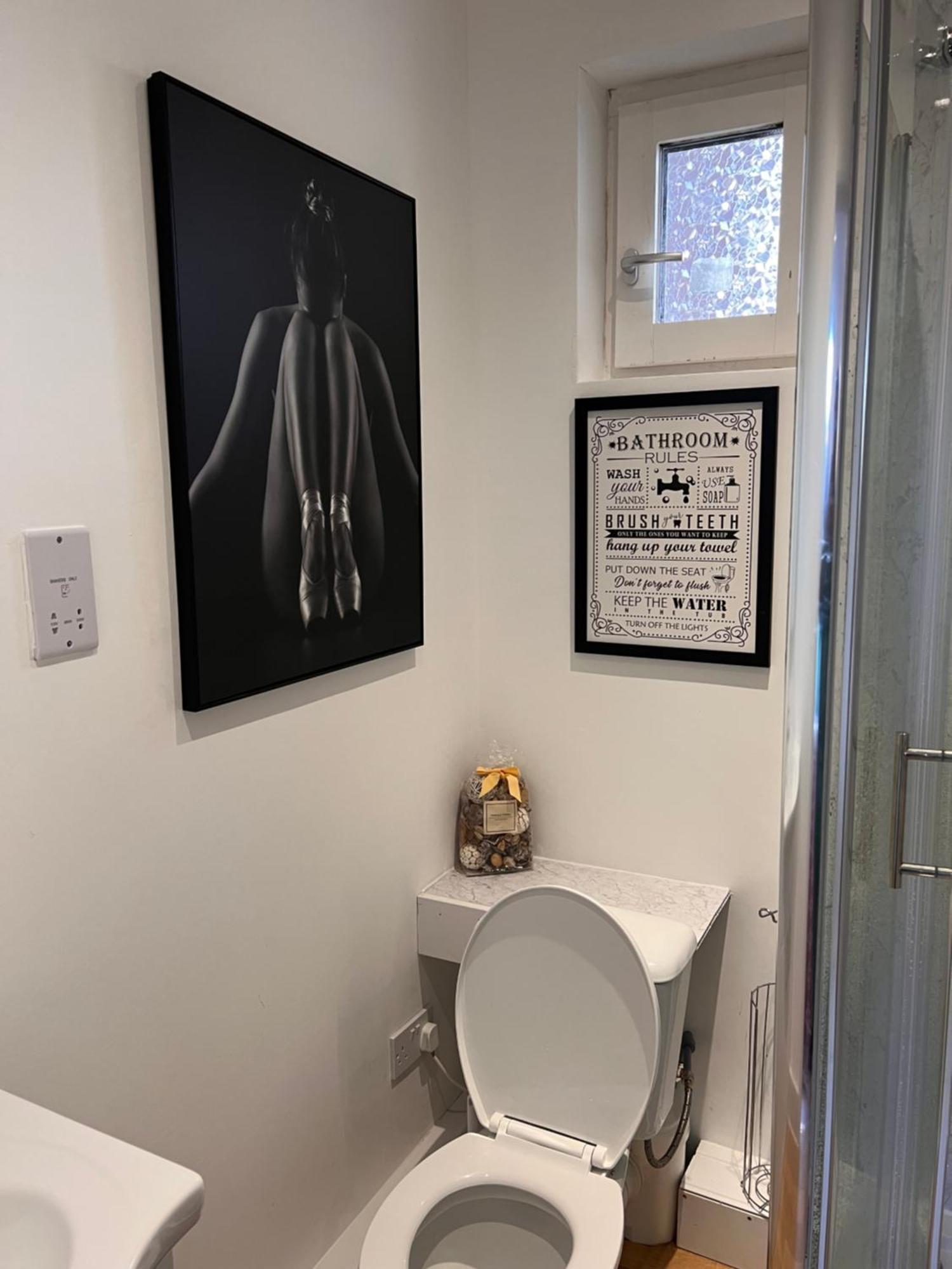 1 Bedroom & Bathroom Dorney Ngoại thất bức ảnh